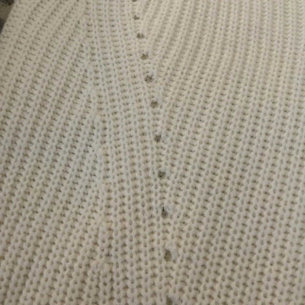 ASOS CHUNKY V-NECK WHITE SWEATER SIZE SMALL - Picture 4 of 9